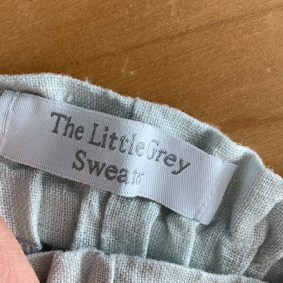 The Little Grey Sweater linen marching set - Picture 5 of 5